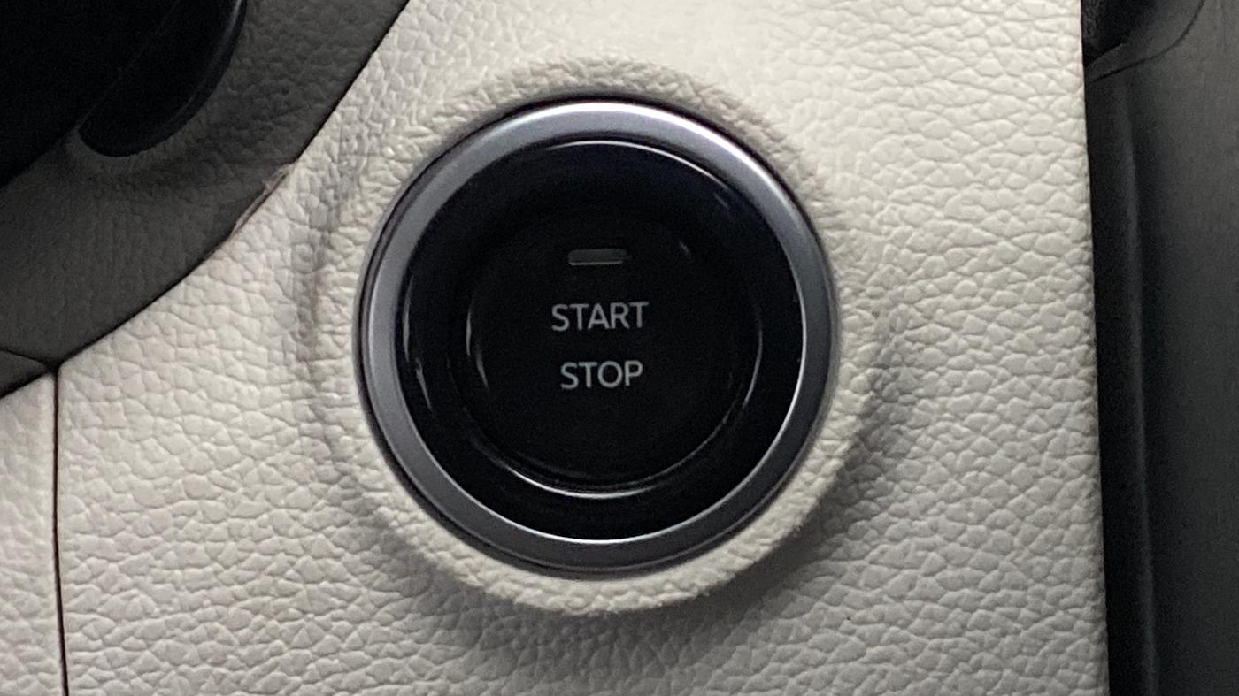 2024 Mahindra XUV 3XO AX5 1.2 L TCMPFI AT, Petrol, Automatic, 12,756 km, Keyless Start/ Stop Button