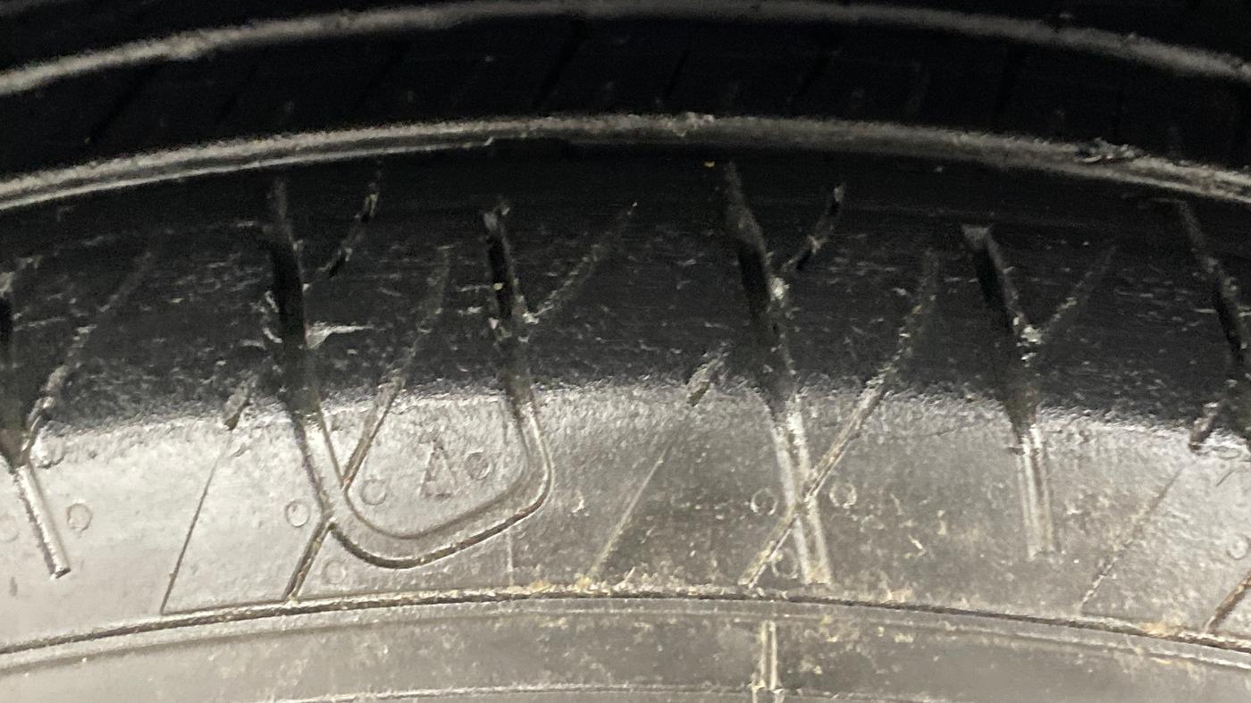 2024 Mahindra XUV 3XO AX5 1.2 L TCMPFI AT, Petrol, Automatic, 12,756 km, Left Front Tyre Tread