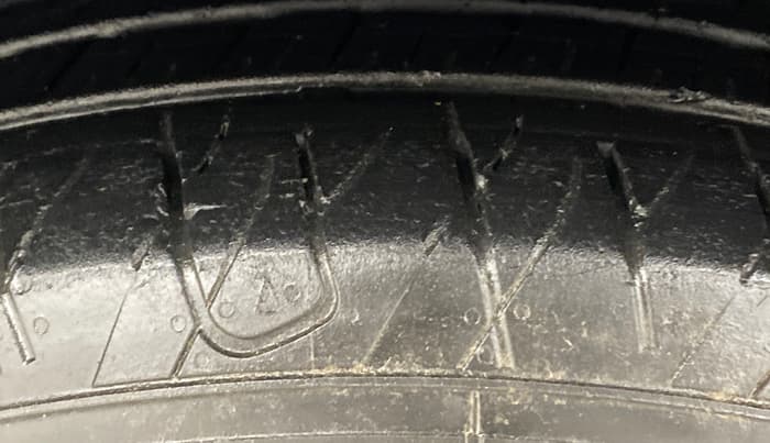 2024 Mahindra XUV 3XO AX5 1.2 L TCMPFI AT, Petrol, Automatic, 12,756 km, Left Front Tyre Tread