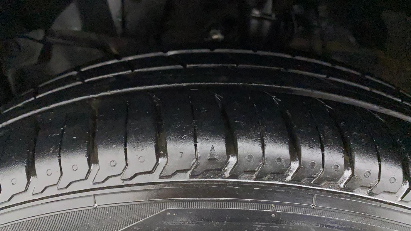 2015 Honda Jazz 1.2L I-VTEC V AT, Petrol, Automatic, 46,143 km, Left Front Tyre Tread