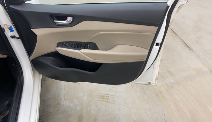 2018 Hyundai Verna 1.6 VTVT SX (O) AT, Petrol, Automatic, 68,366 km, Driver Side Door Panels Control