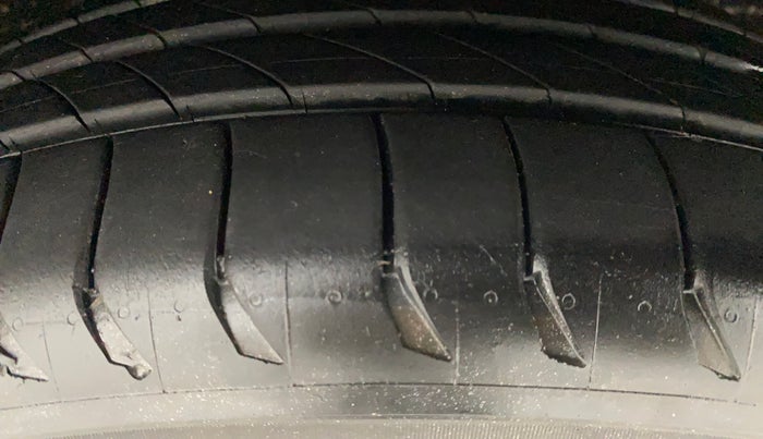 2019 Tata NEXON XZ PETROL, Petrol, Manual, 94,233 km, Right Front Tyre Tread