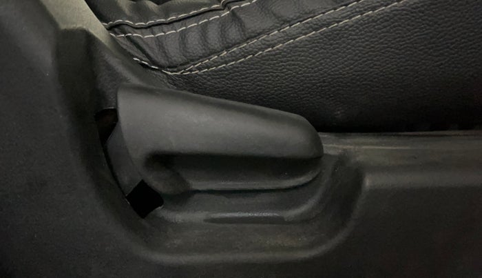 2014 Maruti Wagon R 1.0 LXI CNG, CNG, Manual, 89,518 km, Driver Side Adjustment Panel