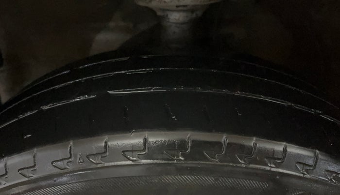 2014 Maruti Wagon R 1.0 LXI CNG, CNG, Manual, 89,518 km, Left Front Tyre Tread