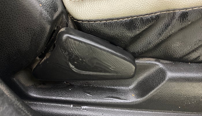 2017 Renault Kwid RXT 1.0 AMT, CNG, Automatic, 40,336 km, Driver Side Adjustment Panel