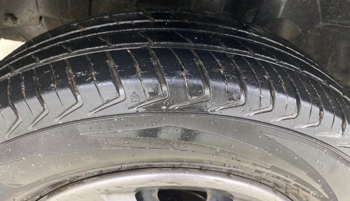 2017 Renault Kwid RXT 1.0 AMT, CNG, Automatic, 40,336 km, Left Front Tyre Tread