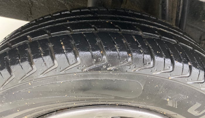 2017 Renault Kwid RXT 1.0 AMT, CNG, Automatic, 40,336 km, Right Rear Tyre Tread