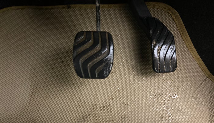 2017 Renault Kwid RXT 1.0 AMT, CNG, Automatic, 40,336 km, Pedals