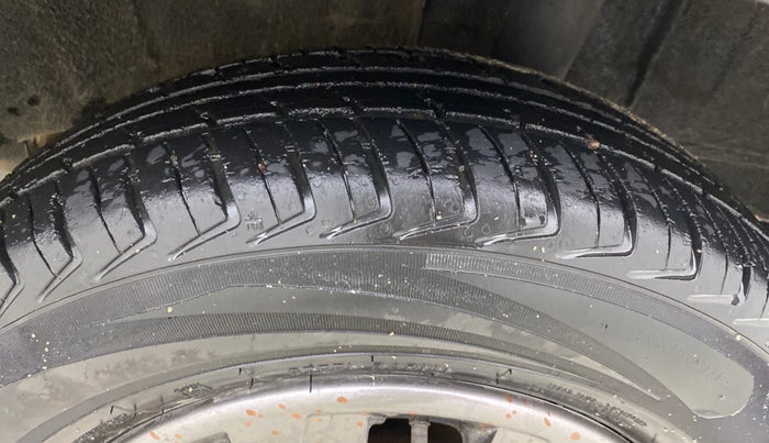 2017 Renault Kwid RXT 1.0 AMT, CNG, Automatic, 40,336 km, Left Rear Tyre Tread