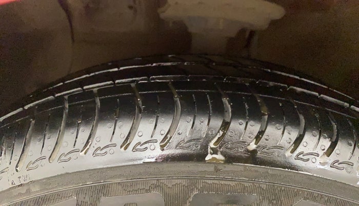 2019 Hyundai Grand i10 MAGNA 1.2 KAPPA VTVT, CNG, Manual, 45,781 km, Left Front Tyre Tread