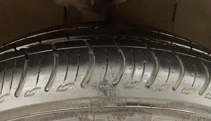 2019 Hyundai Grand i10 MAGNA 1.2 KAPPA VTVT, CNG, Manual, 45,781 km, Right Front Tyre Tread