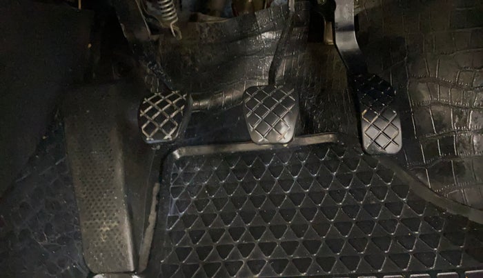 2019 Volkswagen Polo TRENDLINE 1.0L, Petrol, Manual, 75,876 km, Pedals