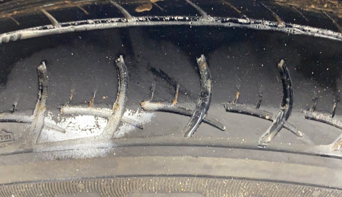 2019 Volkswagen Polo TRENDLINE 1.0L, Petrol, Manual, 75,876 km, Left Front Tyre Tread