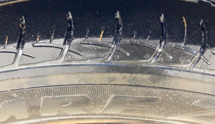 2019 Volkswagen Polo TRENDLINE 1.0L, Petrol, Manual, 75,876 km, Right Front Tyre Tread