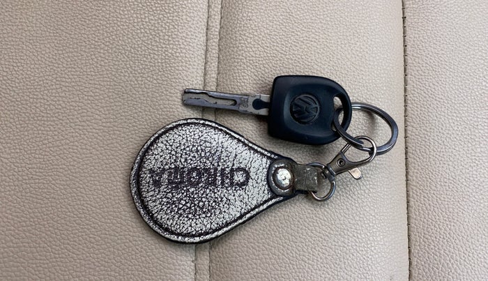 2019 Volkswagen Polo TRENDLINE 1.0L, Petrol, Manual, 75,876 km, Key Close Up