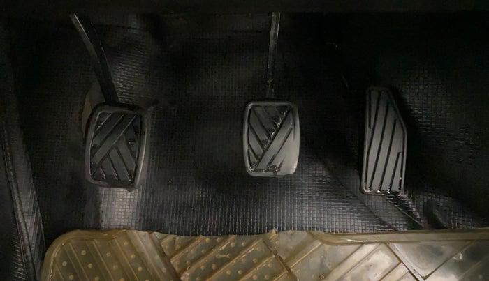 2017 Maruti Baleno DELTA PETROL 1.2, Petrol, Manual, 1,28,599 km, Pedals