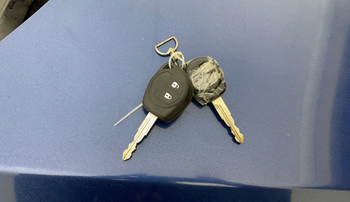 2017 Maruti Baleno DELTA PETROL 1.2, Petrol, Manual, 1,28,599 km, Key Close Up