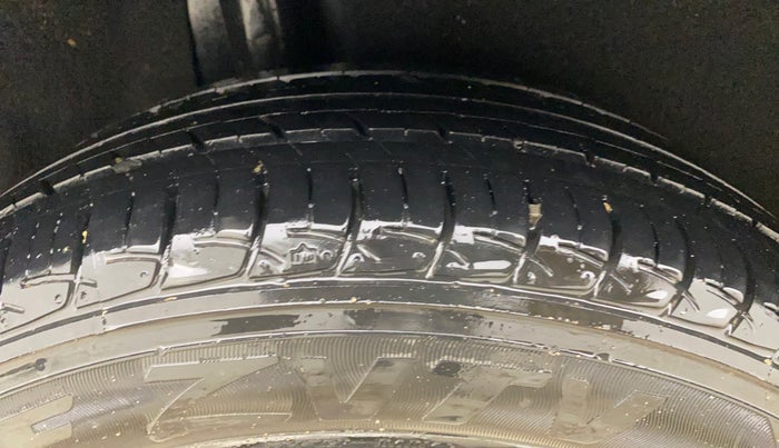 2017 Maruti Baleno DELTA PETROL 1.2, Petrol, Manual, 1,28,599 km, Right Rear Tyre Tread