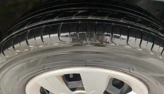 2016 Renault Kwid RXT 0.8, Petrol, Manual, 85,151 km, Right Front Tyre Tread