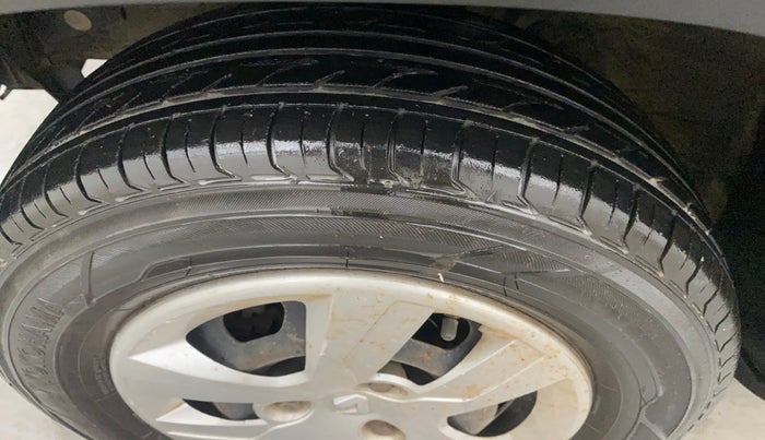 2016 Renault Kwid RXT 0.8, Petrol, Manual, 85,151 km, Left Front Tyre Tread