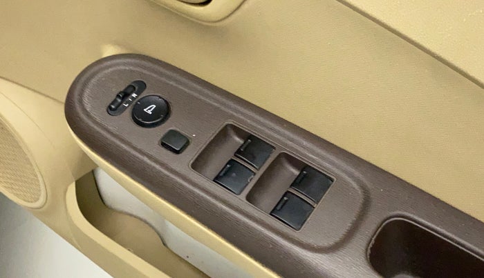 2014 Honda Brio S MT, Petrol, Manual, 35,177 km, Right front window switch / handle - Master window function not working