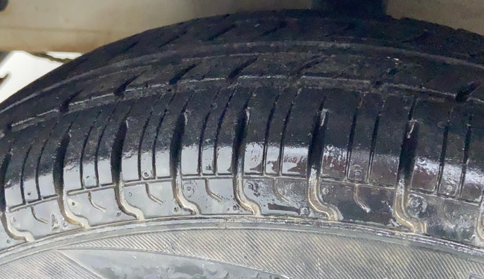 2016 Hyundai Eon ERA +, Petrol, Manual, 38,786 km, Left Front Tyre Tread