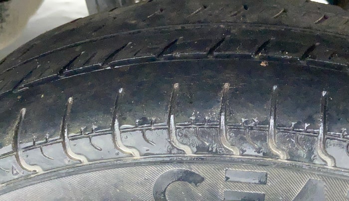 2016 Hyundai Eon ERA +, Petrol, Manual, 38,786 km, Left Rear Tyre Tread