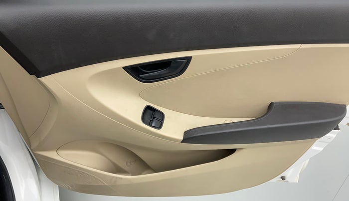 2016 Hyundai Eon ERA +, Petrol, Manual, 38,786 km, Driver Side Door Panels Control