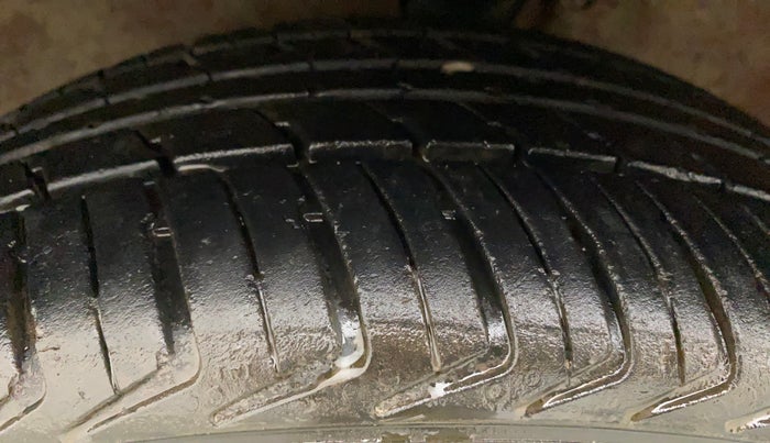 2014 Maruti Alto K10 LXI, Petrol, Manual, 57,685 km, Left Front Tyre Tread
