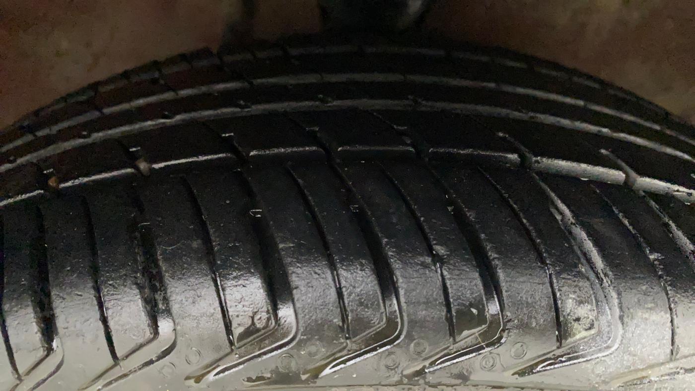 2014 Maruti Alto K10 LXI, Petrol, Manual, 57,685 km, Right Front Tyre Tread