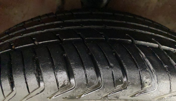 2014 Maruti Alto K10 LXI, Petrol, Manual, 57,685 km, Right Front Tyre Tread