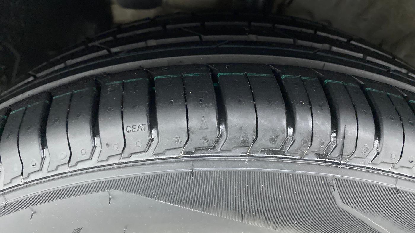 2019 Hyundai VENUE SX PLUS 1.0 TURBO DCT, Petrol, Automatic, 76,548 km, Left Front Tyre Tread