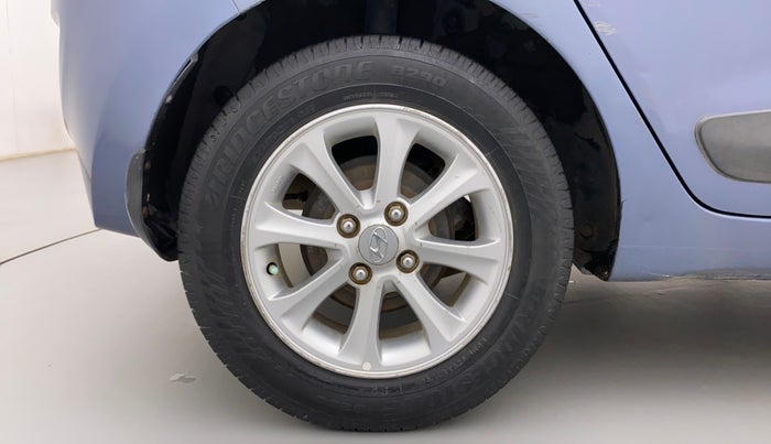 2015 Hyundai Grand i10 ASTA 1.1 CRDI, Diesel, Manual, 1,01,450 km, Right Rear Wheel