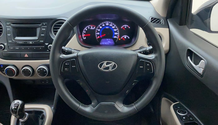 2015 Hyundai Grand i10 ASTA 1.1 CRDI, Diesel, Manual, 1,01,450 km, Steering Wheel Close Up