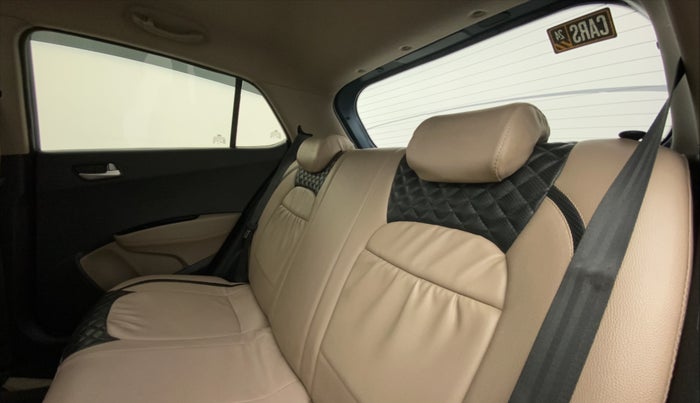 2015 Hyundai Grand i10 ASTA 1.1 CRDI, Diesel, Manual, 1,01,450 km, Right Side Rear Door Cabin