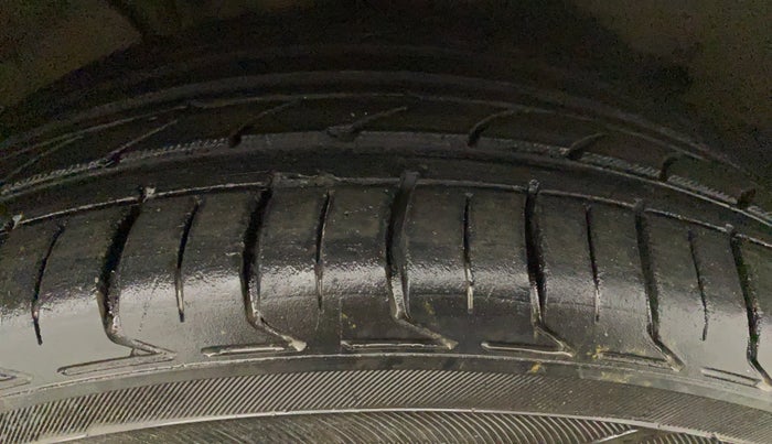2017 Skoda Octavia L&K 1.8 TSI AT, Petrol, Automatic, 58,930 km, Right Front Tyre Tread