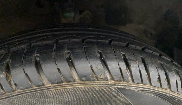 2015 Honda Brio S MT, Petrol, Manual, 71,759 km, Right Front Tyre Tread