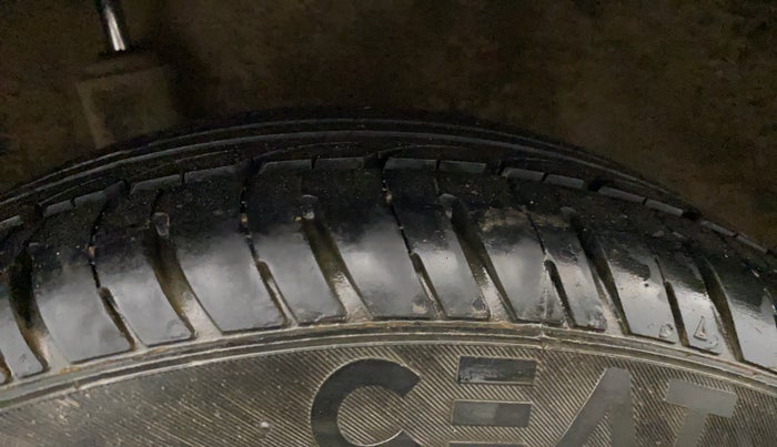 2015 Honda Brio S MT, Petrol, Manual, 71,759 km, Right Rear Tyre Tread