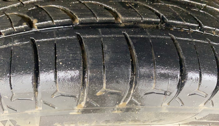 2016 Maruti Wagon R 1.0 VXI (O) AMT, Petrol, Automatic, 36,236 km, Left Front Tyre Tread