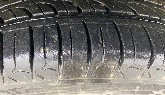 2016 Maruti Wagon R 1.0 VXI (O) AMT, Petrol, Automatic, 36,236 km, Right Front Tyre Tread