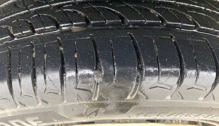 2016 Maruti Wagon R 1.0 VXI (O) AMT, Petrol, Automatic, 36,236 km, Right Rear Tyre Tread