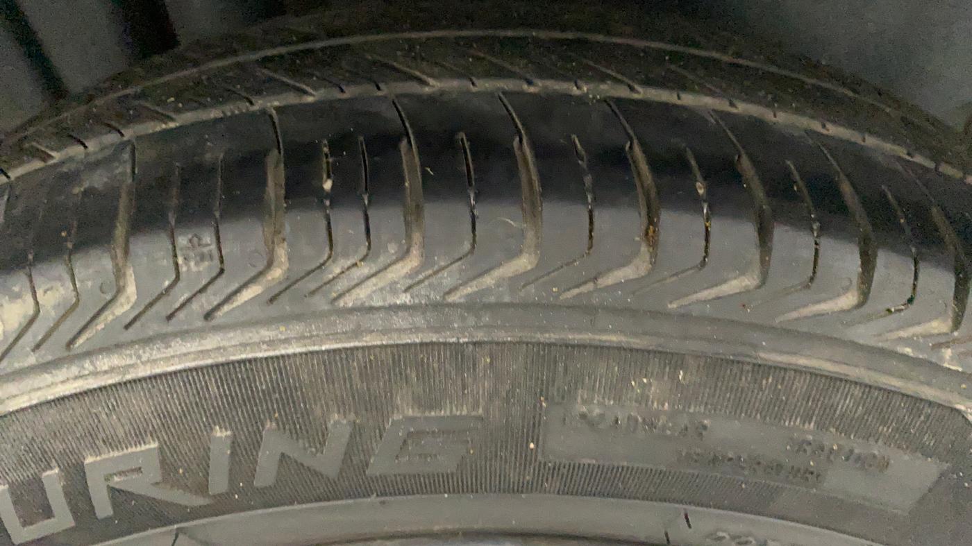 2017 Maruti Swift VXI OPT, Petrol, Manual, 1,31,109 km, Right Rear Tyre Tread