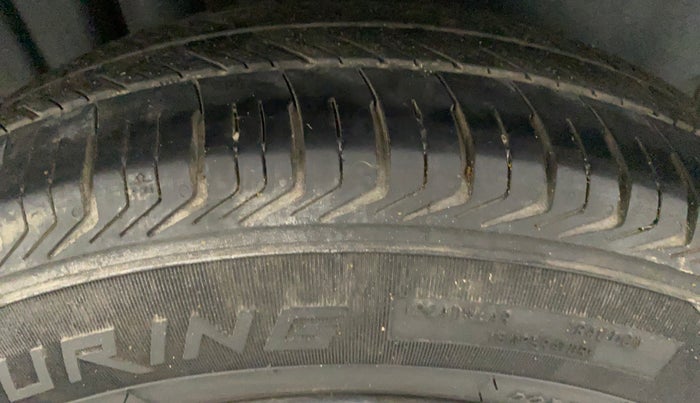2017 Maruti Swift VXI OPT, Petrol, Manual, 1,31,109 km, Right Rear Tyre Tread