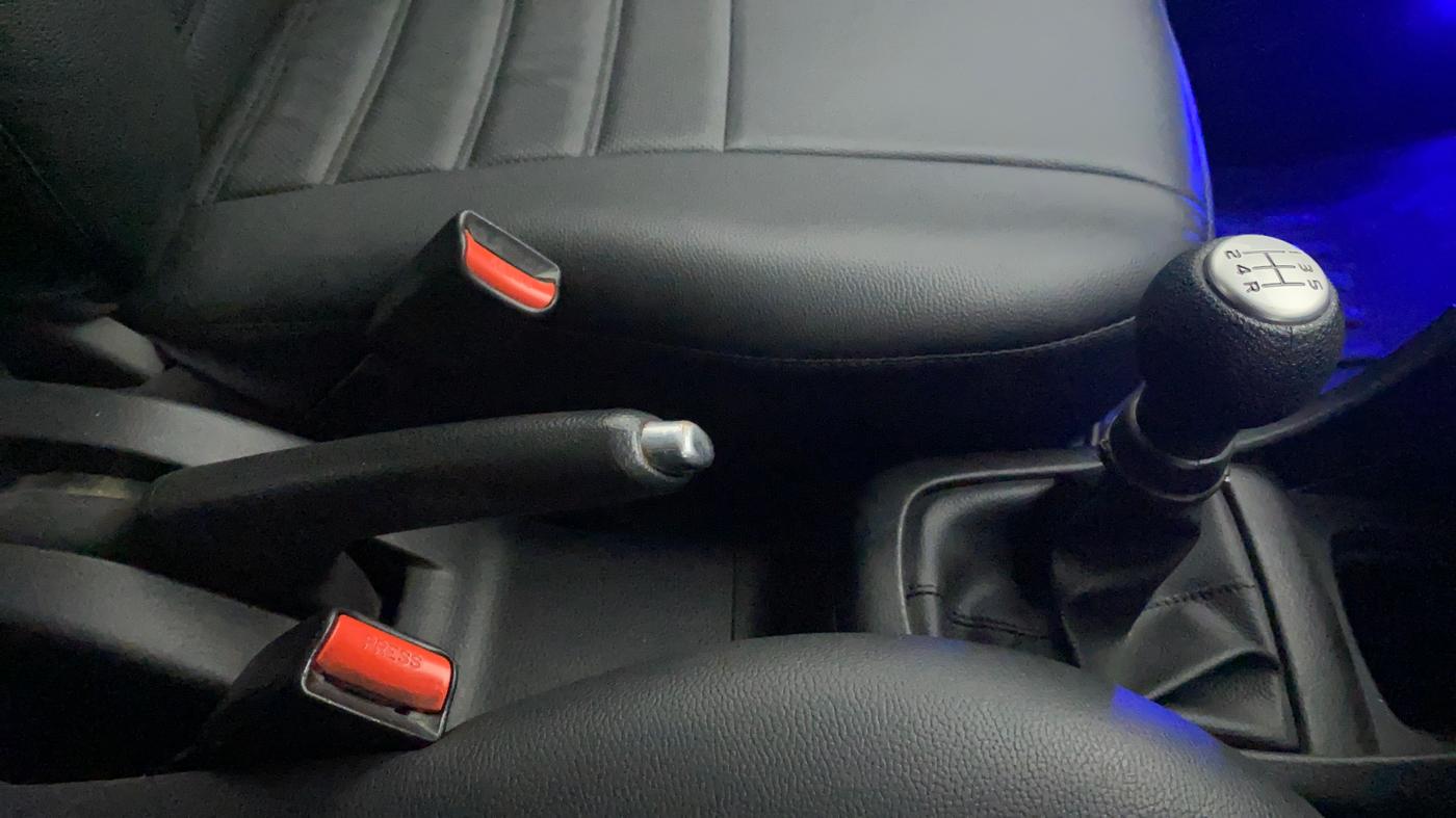 2017 Maruti Swift VXI OPT, Petrol, Manual, 1,31,109 km, Gear Lever