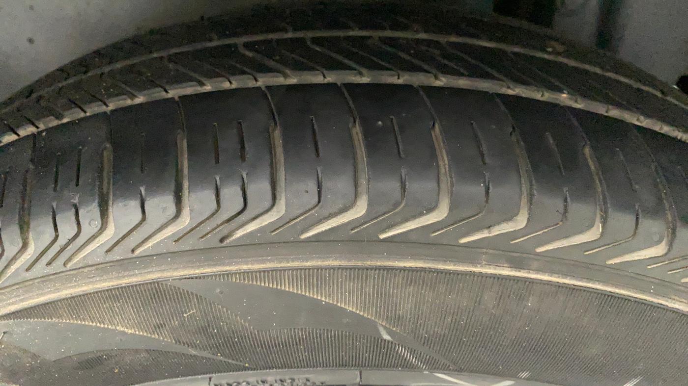 2017 Maruti Swift VXI OPT, Petrol, Manual, 1,31,109 km, Left Rear Tyre Tread