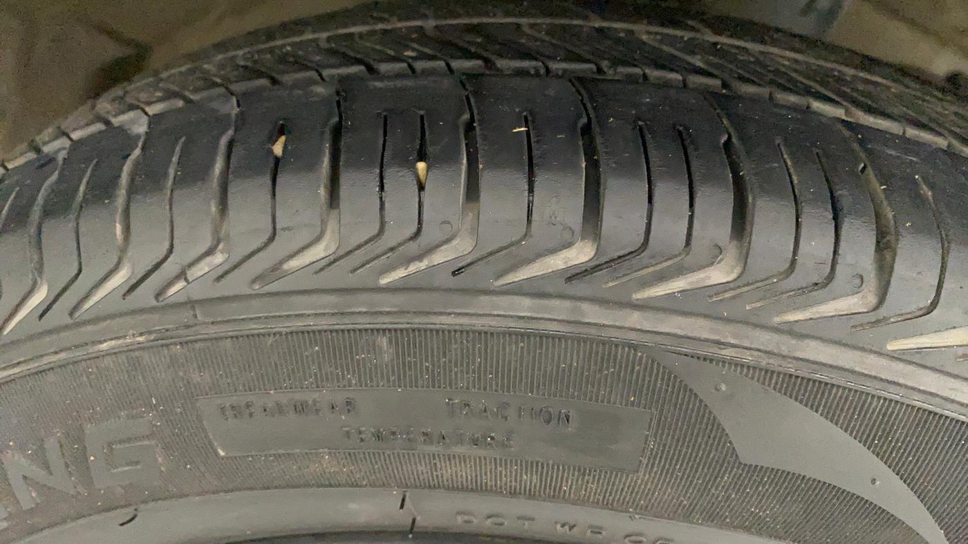 2017 Maruti Swift VXI OPT, Petrol, Manual, 1,31,109 km, Right Front Tyre Tread