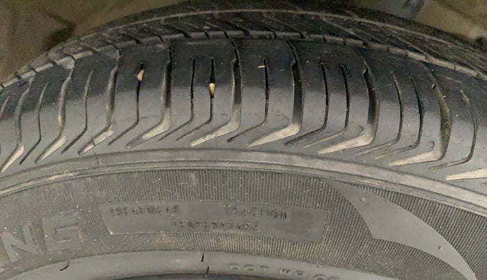 2017 Maruti Swift VXI OPT, Petrol, Manual, 1,31,109 km, Right Front Tyre Tread