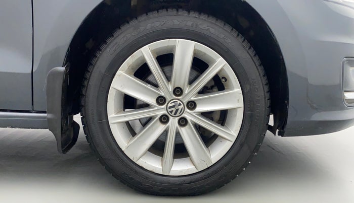 2017 Volkswagen Vento HIGHLINE 1.2 TSI AT, Petrol, Automatic, 68,162 km, Right Front Wheel