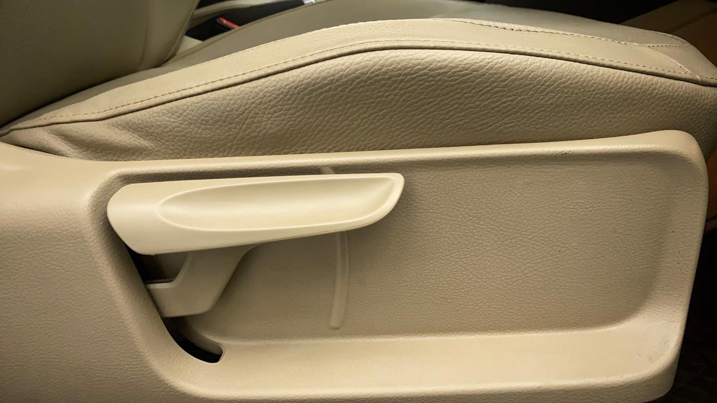 2017 Volkswagen Vento HIGHLINE 1.2 TSI AT, Petrol, Automatic, 68,162 km, Driver Side Adjustment Panel