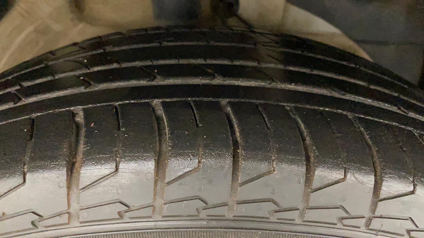 2019 MG HECTOR SHARP 1.5 DCT PETROL, Petrol, Automatic, 37,774 km, Right Front Tyre Tread